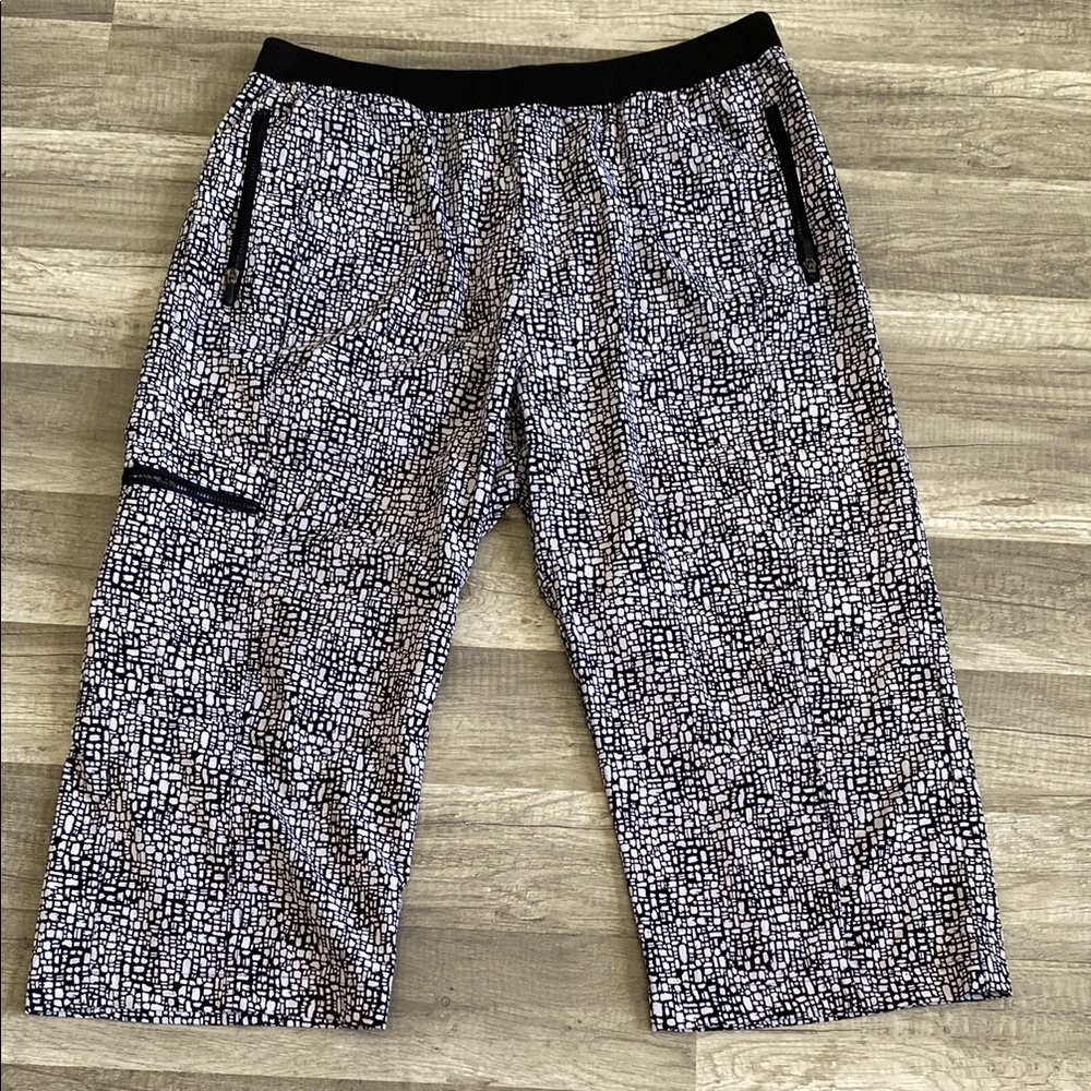 💚 3/$15 Black and White Patterned Pants B - Picture 1 of 1